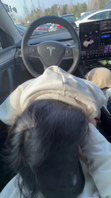 少妇在特斯拉里给我舔