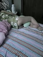 喜欢单纯淫妻，媳妇不知道，找个地方一起分享手机看看隐藏相册。1