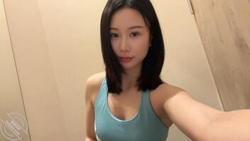 日本船桥市骚货小护士自拍发骚漏穴1