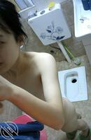 偷拍平胸大学表妹洗澡0