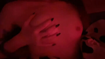 新年第一天骚货自慰