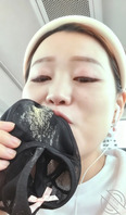 趁着母狗班车人少赶紧给她下命令让她拿出沾满白带的原味内裤史诗过肺1