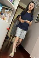 居家偷拍朋友女儿大长腿1