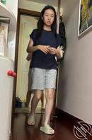 居家偷拍朋友女儿大长腿