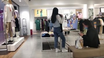 今天和炮友逛街买衣服，回酒店第一件事就是打一炮