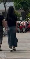 这个带眼镜的少妇。 屁股特别翘。  还很会扭    看着就让人心动1