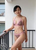 朋友的妻子，放开拍照，真是一脸骚样2