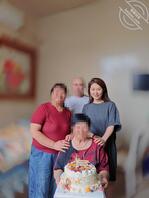 去外地上学里，不知道离婚的妈妈一个人在家都干什么0