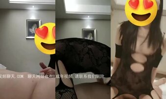 娇妻被单男操给老公戴绿帽子