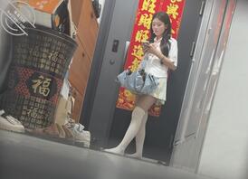 尾随JK小姐姐打胶，挺可爱有视频0
