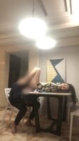 绿帽视角单男在餐桌上给老婆舔屄