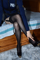 给女友拍写真，掰开骚逼发现全湿了