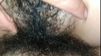 逼毛旺盛性欲就是强，白浆四溢