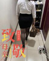 我的丝袜妈妈-与我妈的第一次接触(文长)2