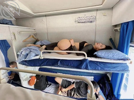 上铺脱裤子勾引2