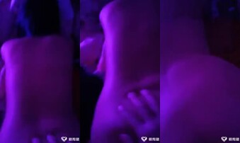 骚逼持续开发中，说想跟陌生人语音做爱。叫声可射