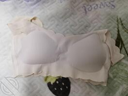 骚逼小姨子的内裤，罩罩，有想要的兄弟吗