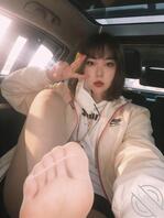 爸爸看着我的脸 对着狱卒丝足脚底足射 好不好 丝袜里都灌满爸爸的精液1