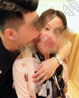 生日那天吻了妈妈的脸