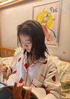 兄弟们出出主意和妹妹应该先培养感情 还是偷拍