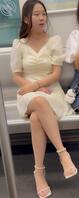 原创抄底出街游玩极品小美女