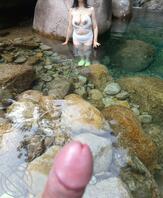 夏天到了有夫妻情侣喜欢户外裸泳的1