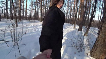 俄罗斯火爆旅游项目！美女雪地吃鸡床上大秀性感身材Q弹翘臀美穴