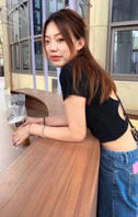 请各位哥哥看着妹妹的豆豆快速撸动自己的鸡巴吧，哥哥们别忘了把精液留在评论0