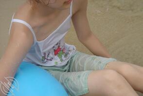 贫乳萝莉（已满18岁，贫乳）