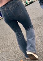 紧身牛仔的少妇，好像射屁股上0