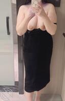 骚逼表姐，手机相册隐藏照片被我发现了，大家帮忙粗口辱骂，后面建小号发给她1