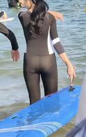 海边美女冲浪1