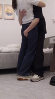 强行推倒90后已婚人妻，老公长期夜班得不到满足，裤子都不脱直接无套干