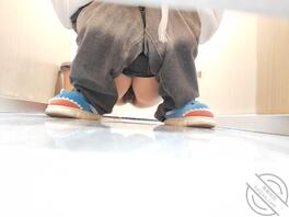 原创厕拍 戴帽子的小少妇1