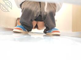 原创厕拍 戴帽子的小少妇2