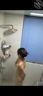 真实姐姐4（偷拍姐姐洗澡被抓现场）0