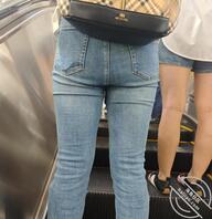 小姐姐性感紧身牛仔裤