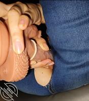 老婆被发小调教到穿着开裆裤戴着假鸡吧出门逛街