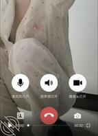 和姐姐打视频走光露奶头0