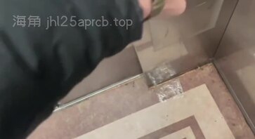帮美女拍私房照，一边拍一边脱衣服，说这次免费给她拍，就给我操一次