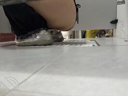 刚出炉的少妇厕拍1
