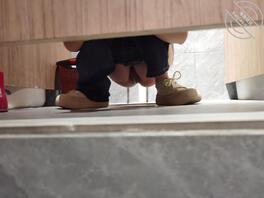 厕所偷拍美女同事小徐(这个叫什么逼)持续更新中2