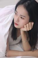 我有三个漂亮的姐姐，想跟她们乱伦，现在介绍一下我的二姐1