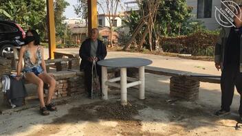 【露出专题】大白天去农村帮大爷干活，公然走光露乳1