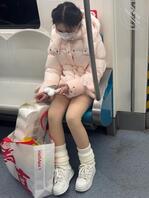 地铁上遇见的小妹，嫩得出水了都0