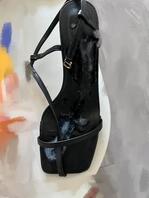 打胶姐姐的高跟鞋精液全射在上面