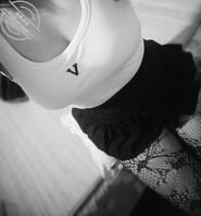 忠诚衷心小女奴寻找喜欢压榨羞辱的主人0