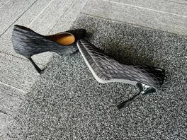 奇怪了，我放在办公室的高跟鞋经常有一股怪味儿2