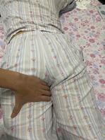 7 再次给侄女按摩,拿鸡吧蹭侄女屁股缝1