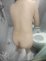 今天约了一个少妇直接去她家洗澡偷拍0